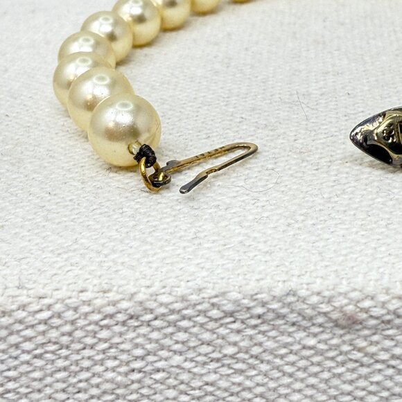 Vintage Faux Pearl Bracelet Sterling Silver Clasp Retro Classic Marked - Picture 7 of 8